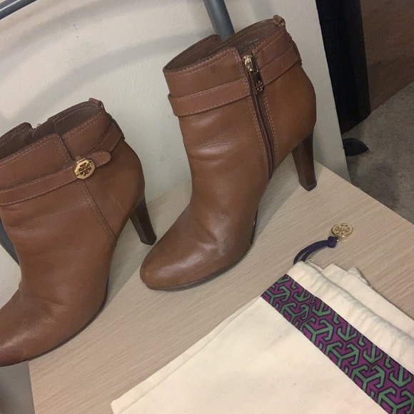 Tory Burch Bristol Equestrian Calf Bootie 8M Pre-Owned with Dust Bag! - Picture 3 of 12